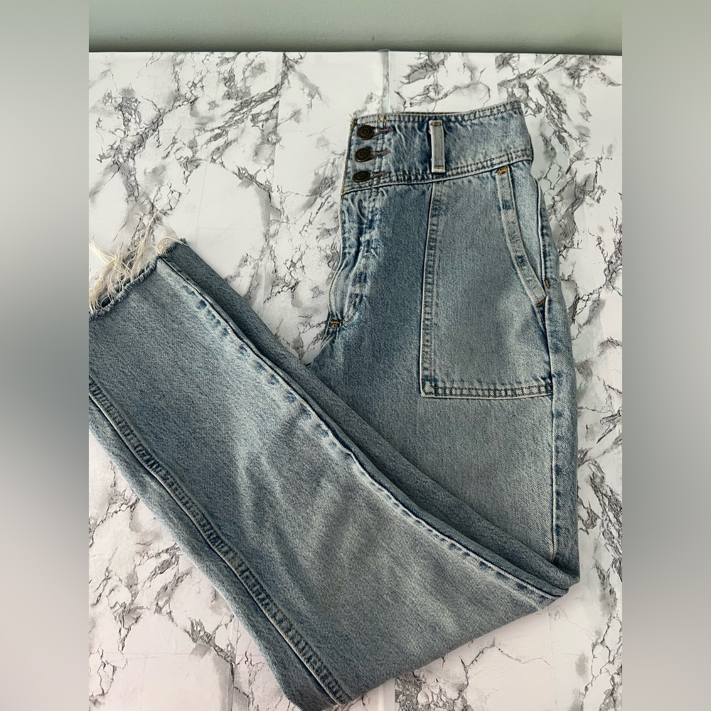 Abercrombie & Fitch High-Rise Light Wash Blue Jeans